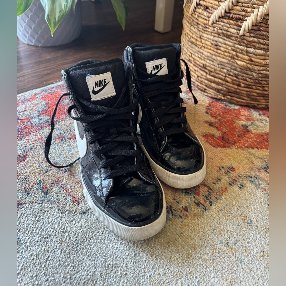 Nike Women's Retro High-Top Black and White Sneakers